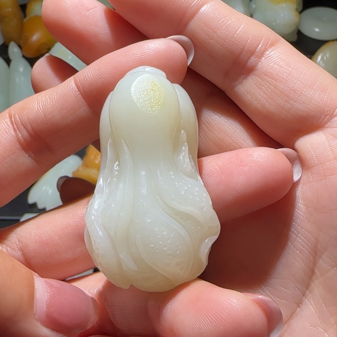 挎***少和田玉未镶嵌颈饰