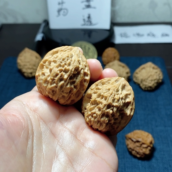 桃核吊坠阿***哥居庸关鸡心34