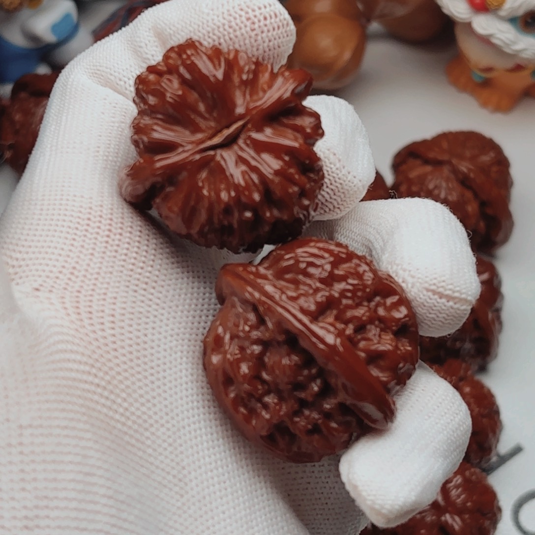 爱***椒桃核吊坠三角白核桃