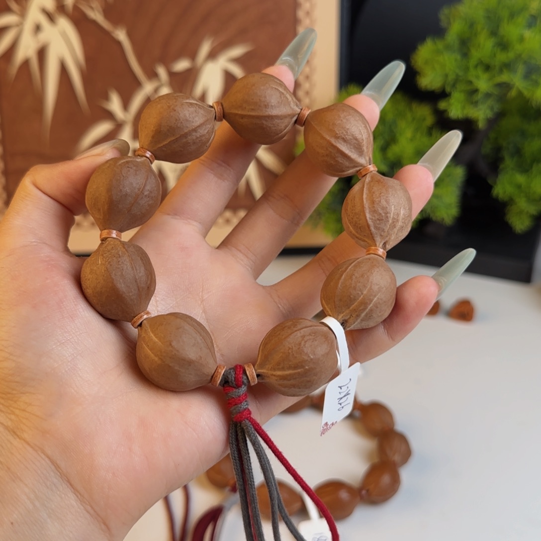 朱***雷橄榄核吊坠梅林铁核2226