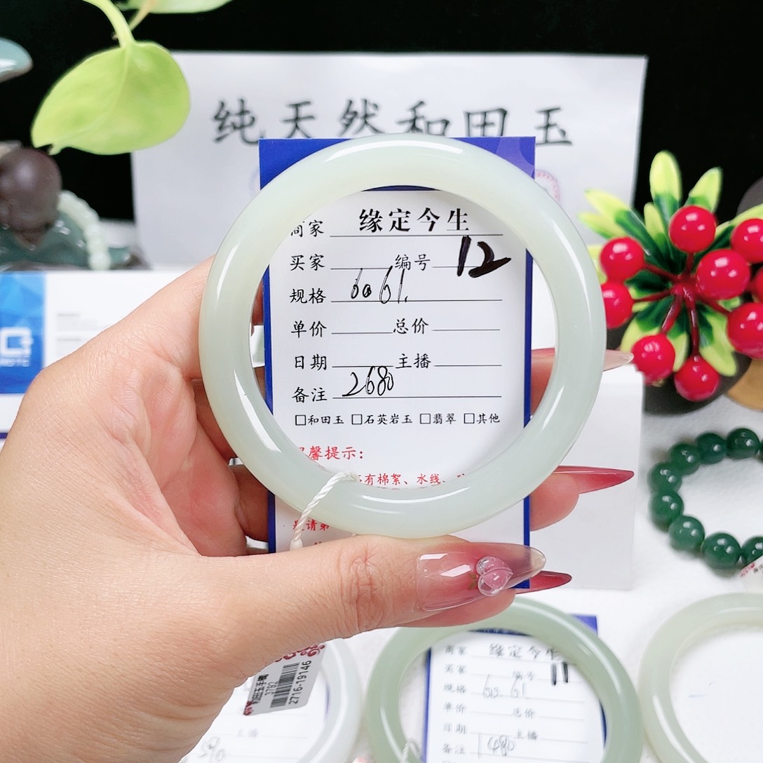 和田玉手镯未镶嵌