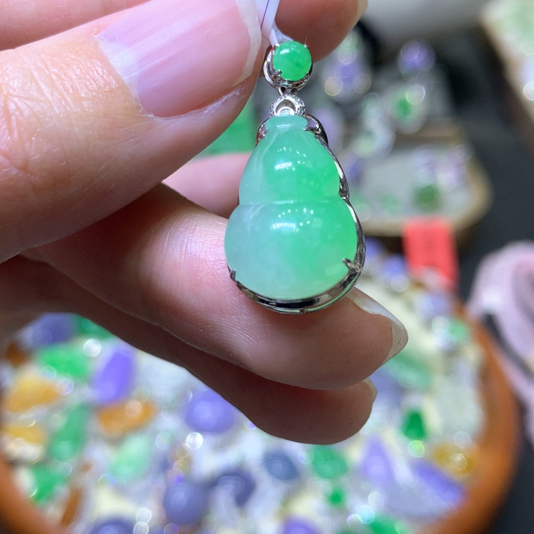 【闪购商品】翡翠颈饰18K金镶嵌翡翠吊坠项链