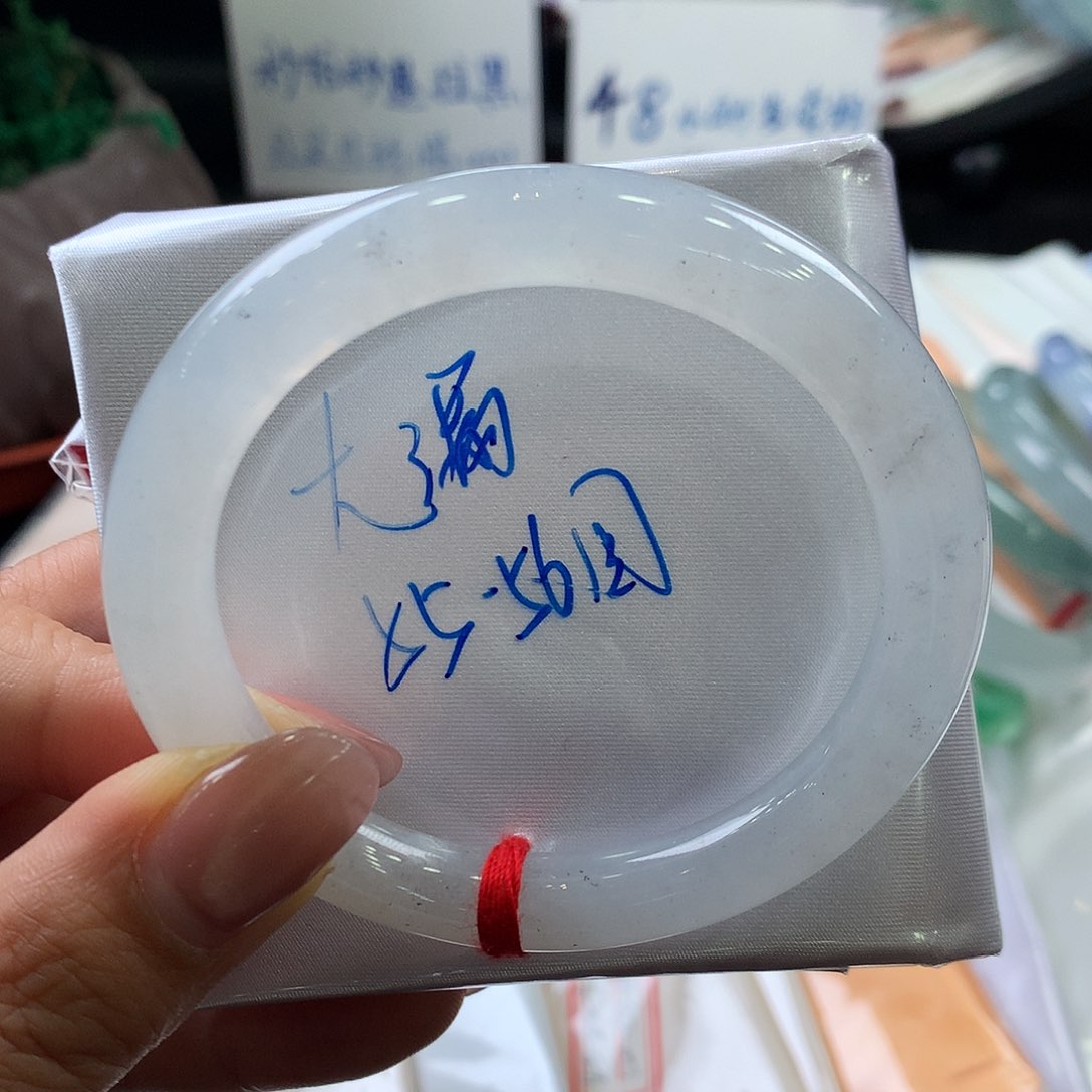 翡翠未镶嵌手镯5556圆