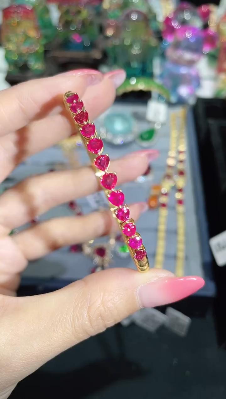 18K金镶嵌天然无烧红宝石手镯爱心款