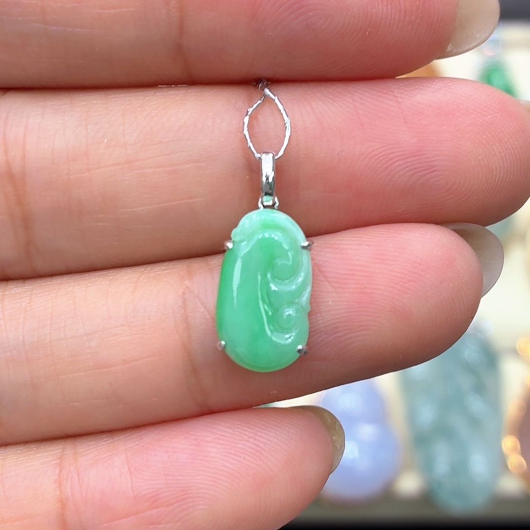 翡翠18K金镶嵌颈饰