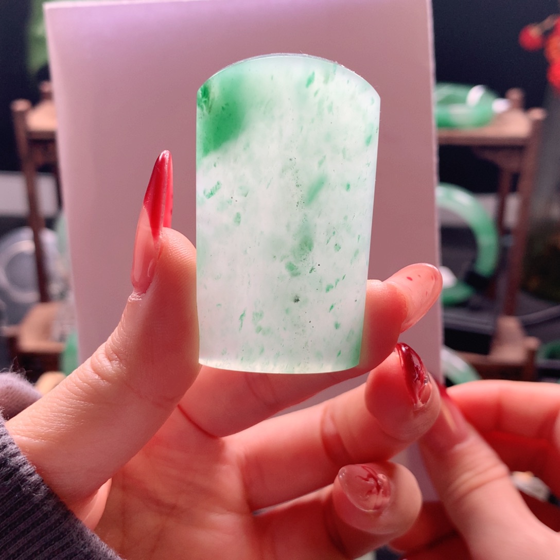 石英质玉吊坠未镶嵌