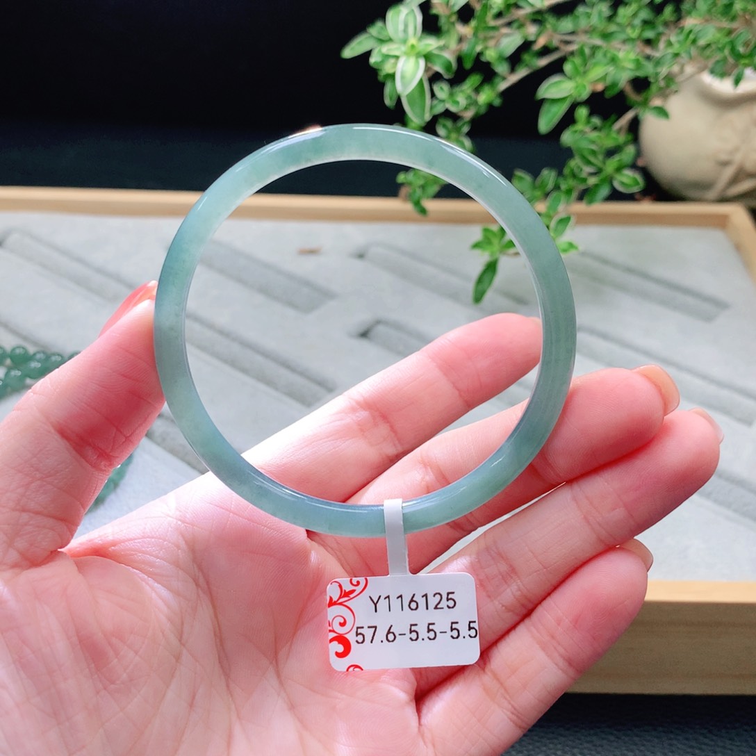 未镶嵌手镯（圆镯）翡翠