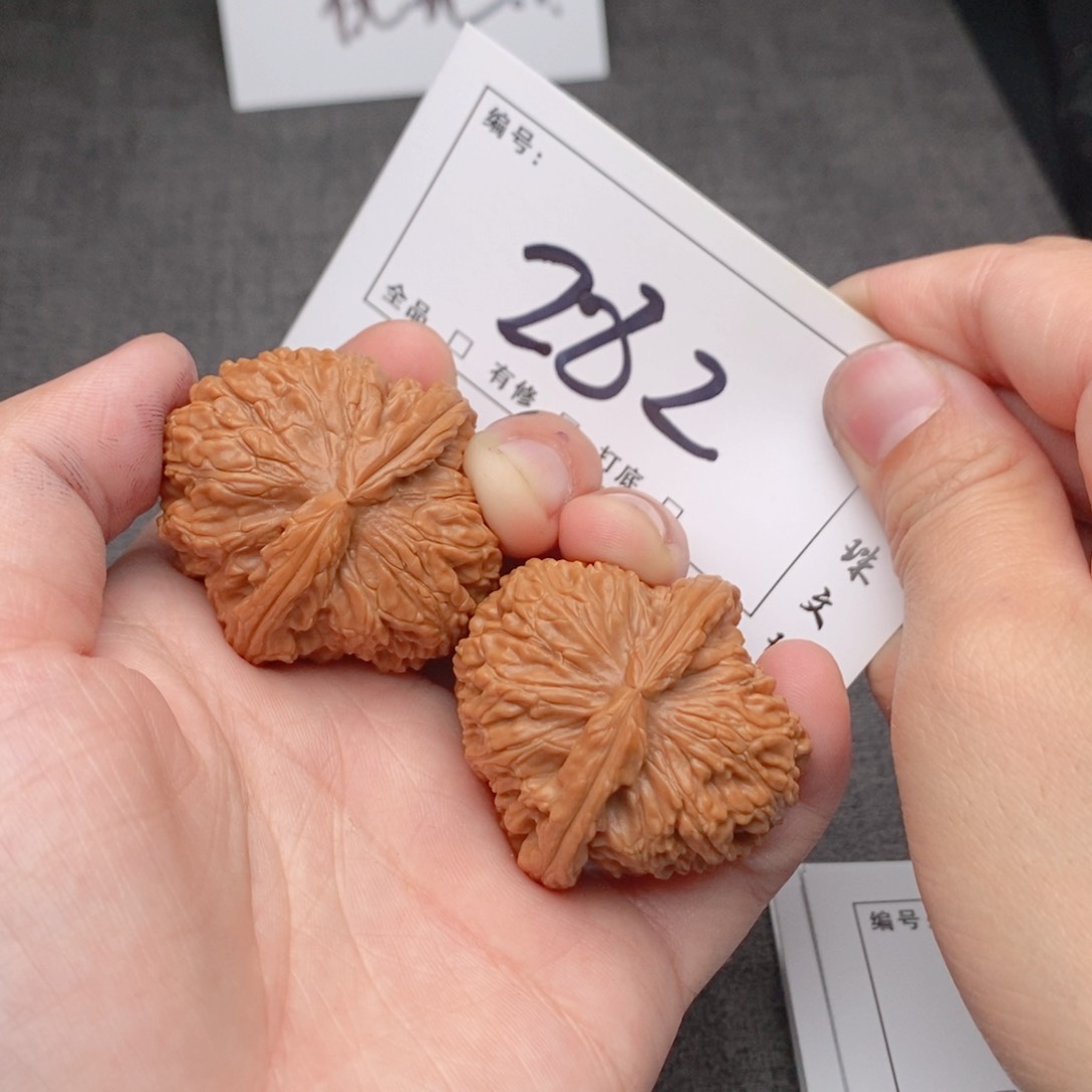 文玩核桃吊坠随***抖39白狮子