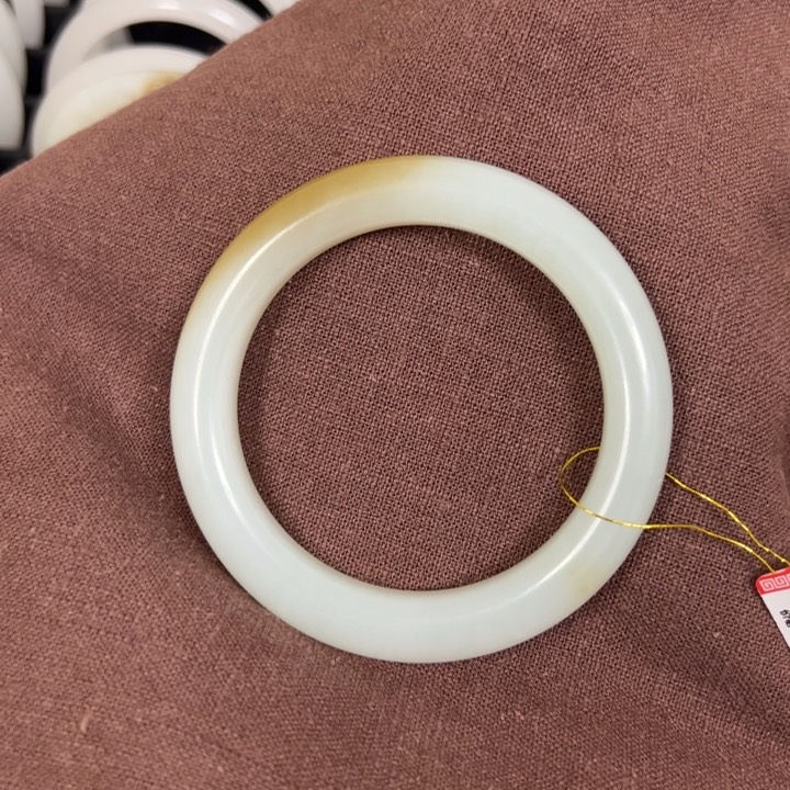 和田玉（糖玉）未镶嵌手镯