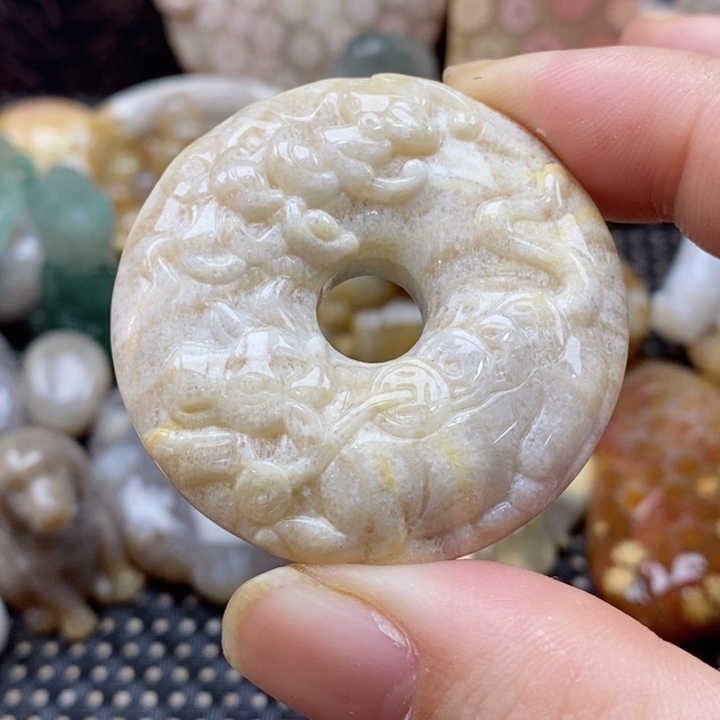 硅化珊瑚（珊瑚玉）颈饰未镶嵌
