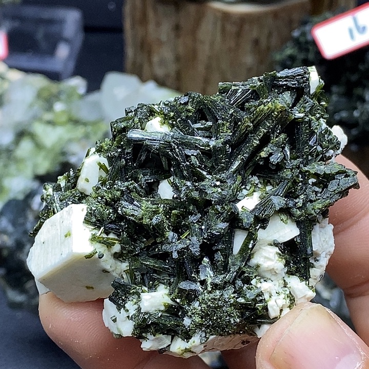 有机玻璃巴基斯坦绿莲石文石共生43