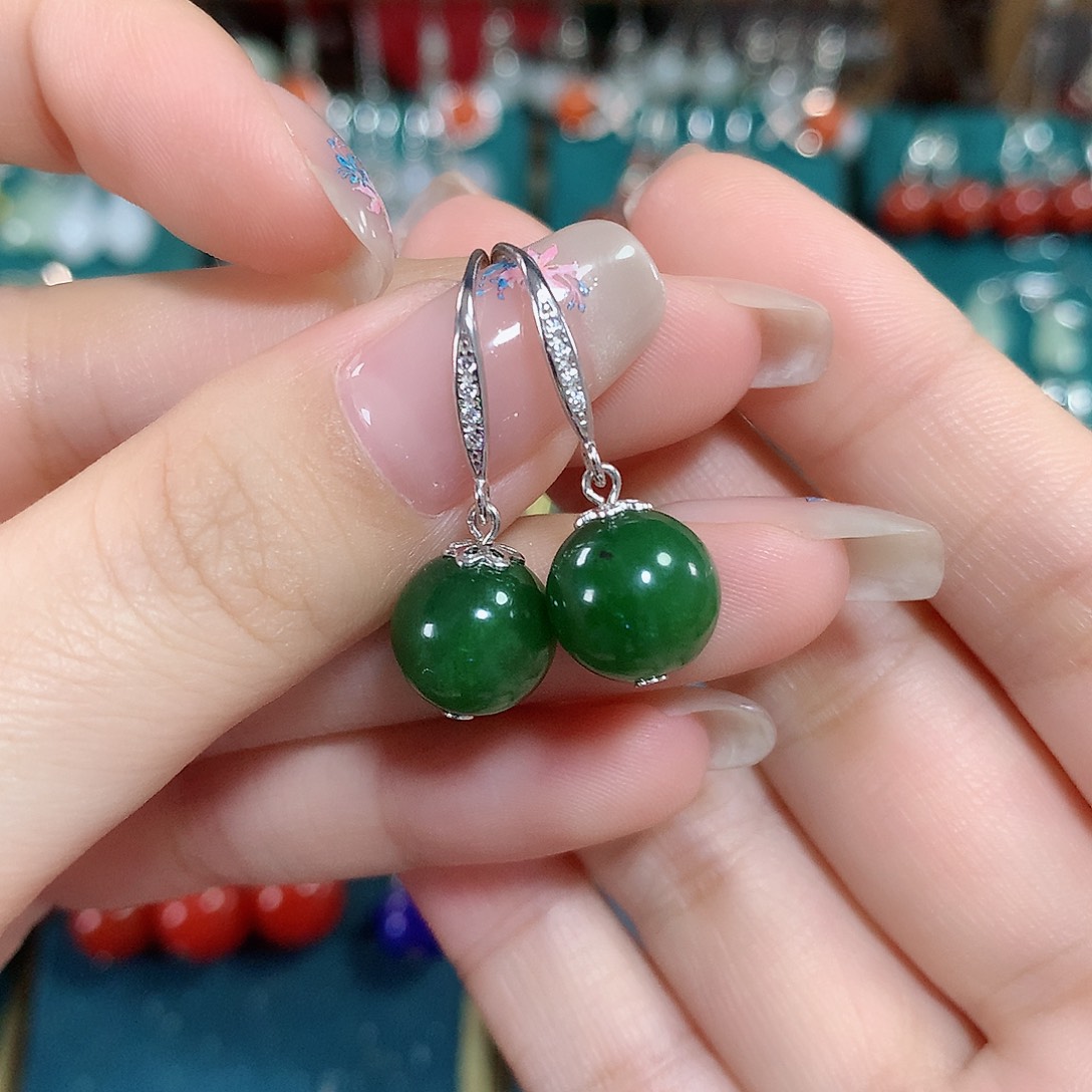 和田玉耳饰银S925镶嵌卡10左右