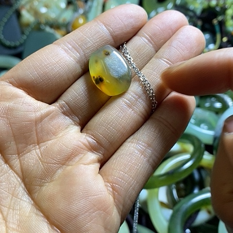 岫玉颈饰未镶嵌一个