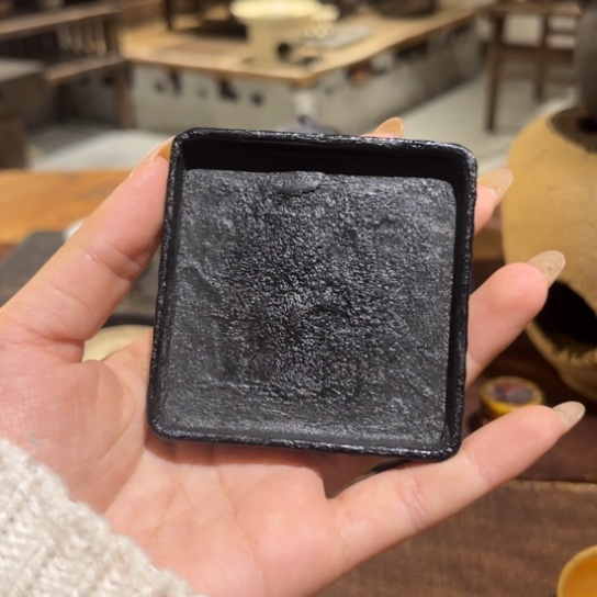 景德镇鱼和熊手工陶艺