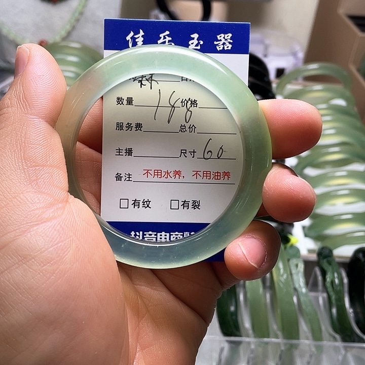 蛇纹石玉手镯未镶嵌麻****?