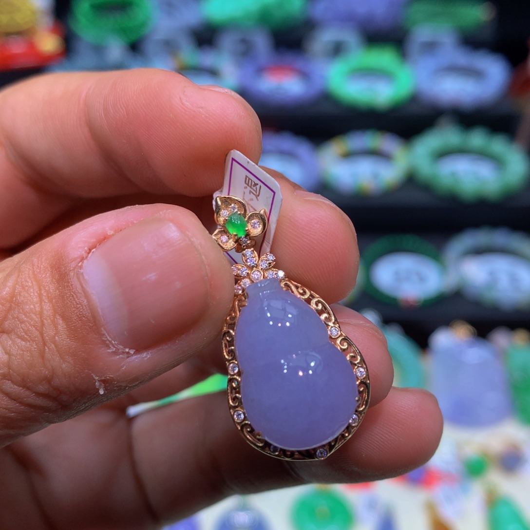 翡翠18K金镶嵌颈饰