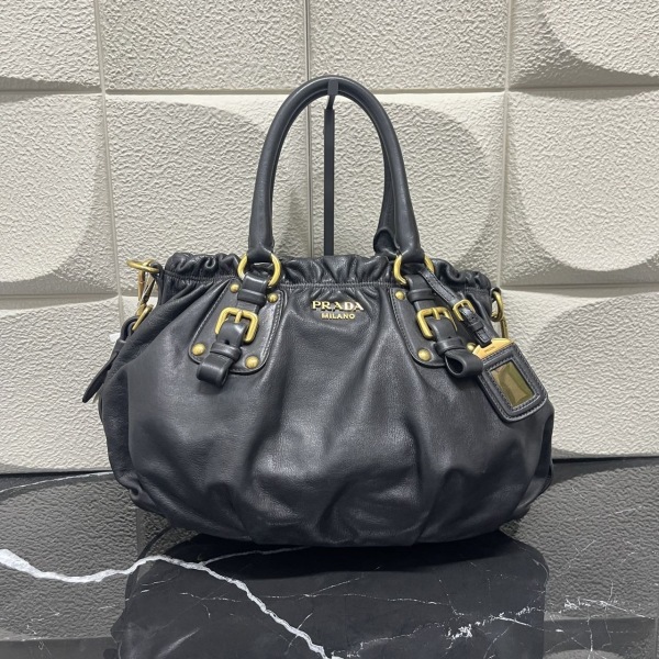 妃鱼/普拉达/95新/包包/市场价12000/250116RN0023