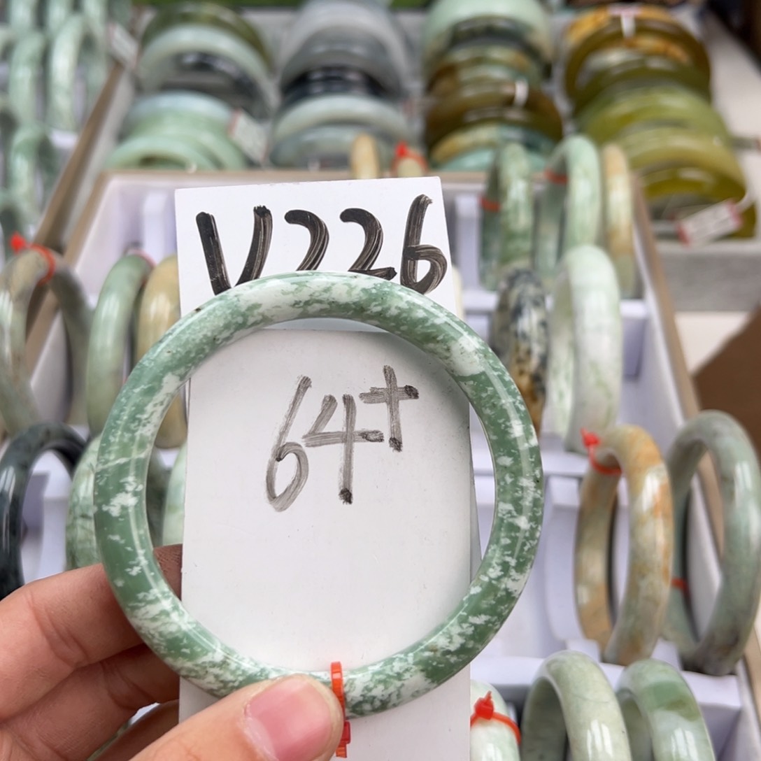 岫玉手镯未镶嵌天然岫玉