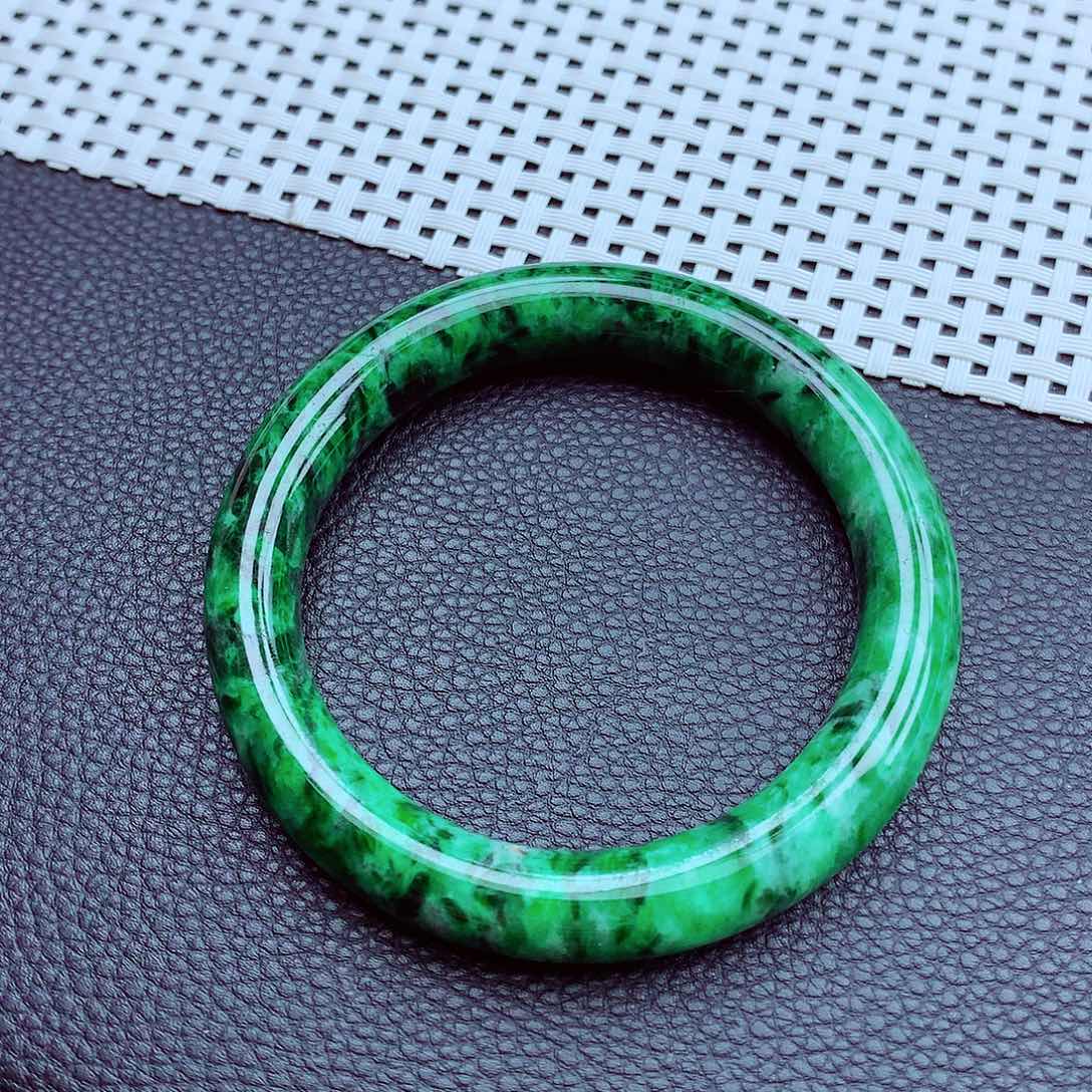 翡翠手镯未镶嵌翡翠