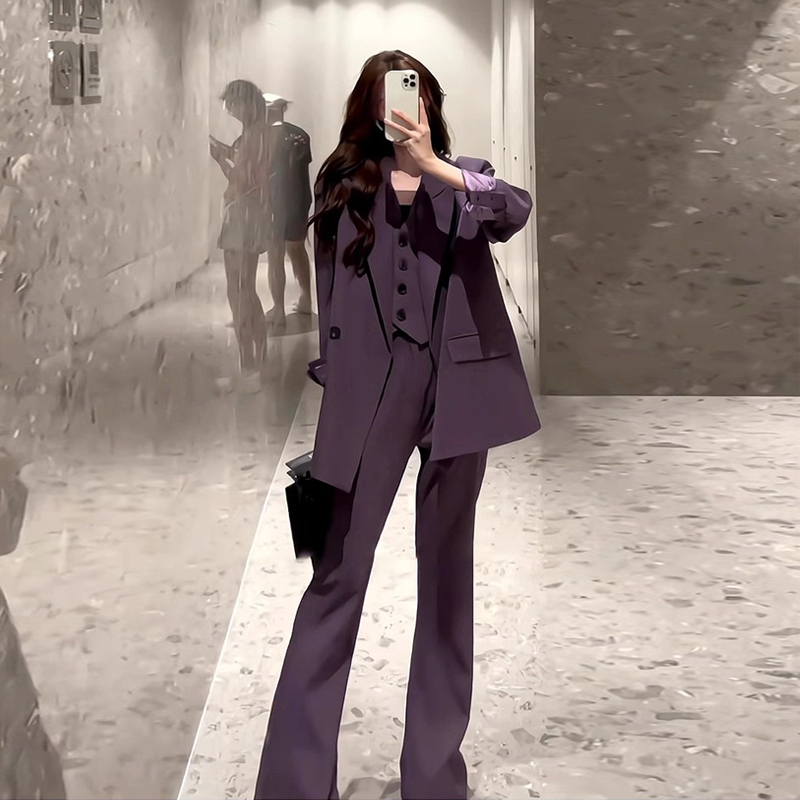 #2025年秋季新款葡萄紫西装套装女廓形西服外套微喇裤三件套