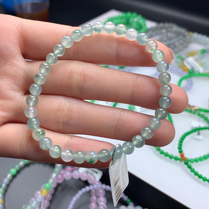 翡翠手镯未镶嵌卡