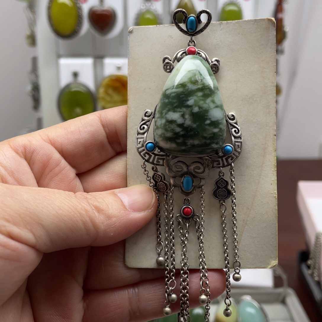 元***儿蛇纹石玉未镶嵌吊坠