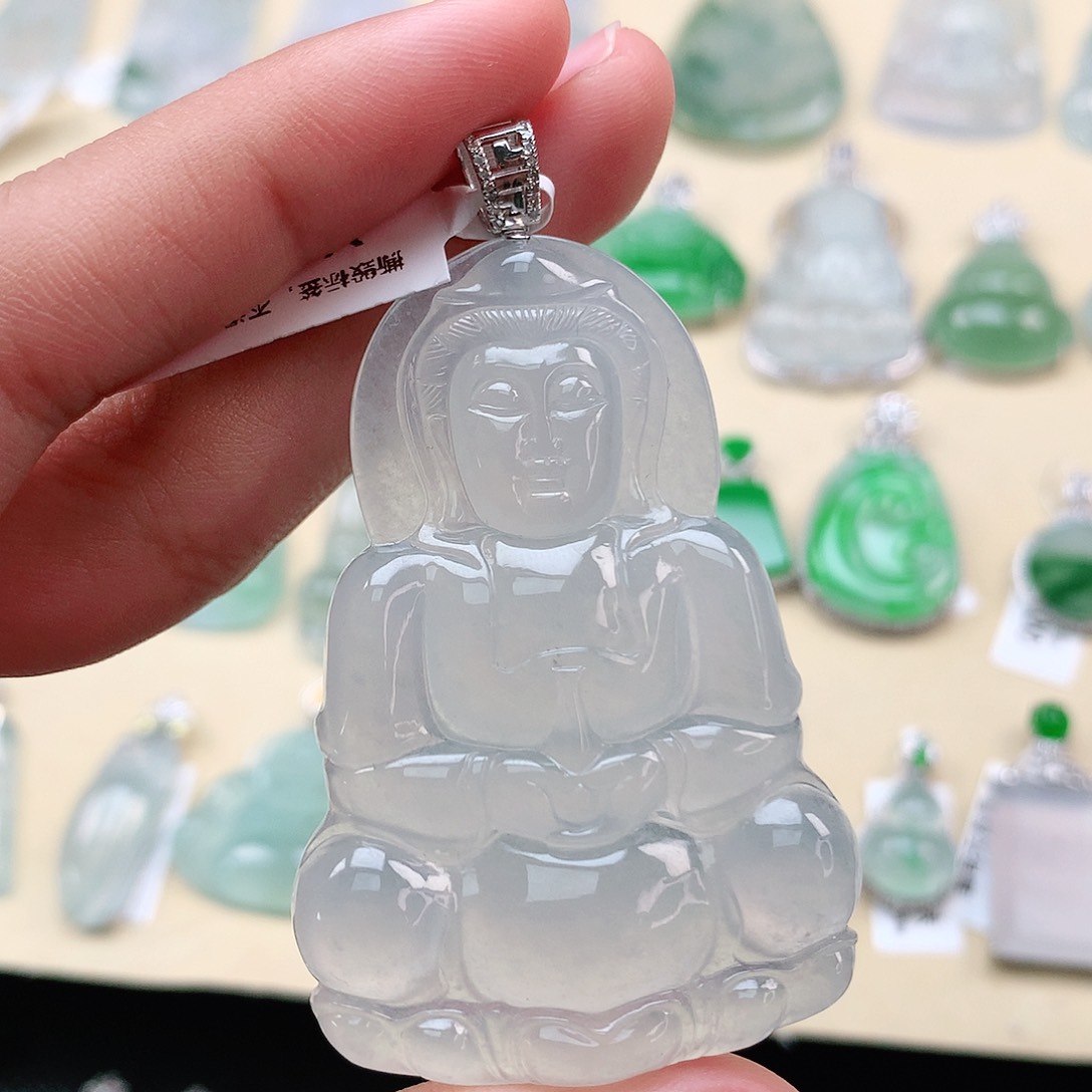 翡翠18K金镶嵌颈饰观音