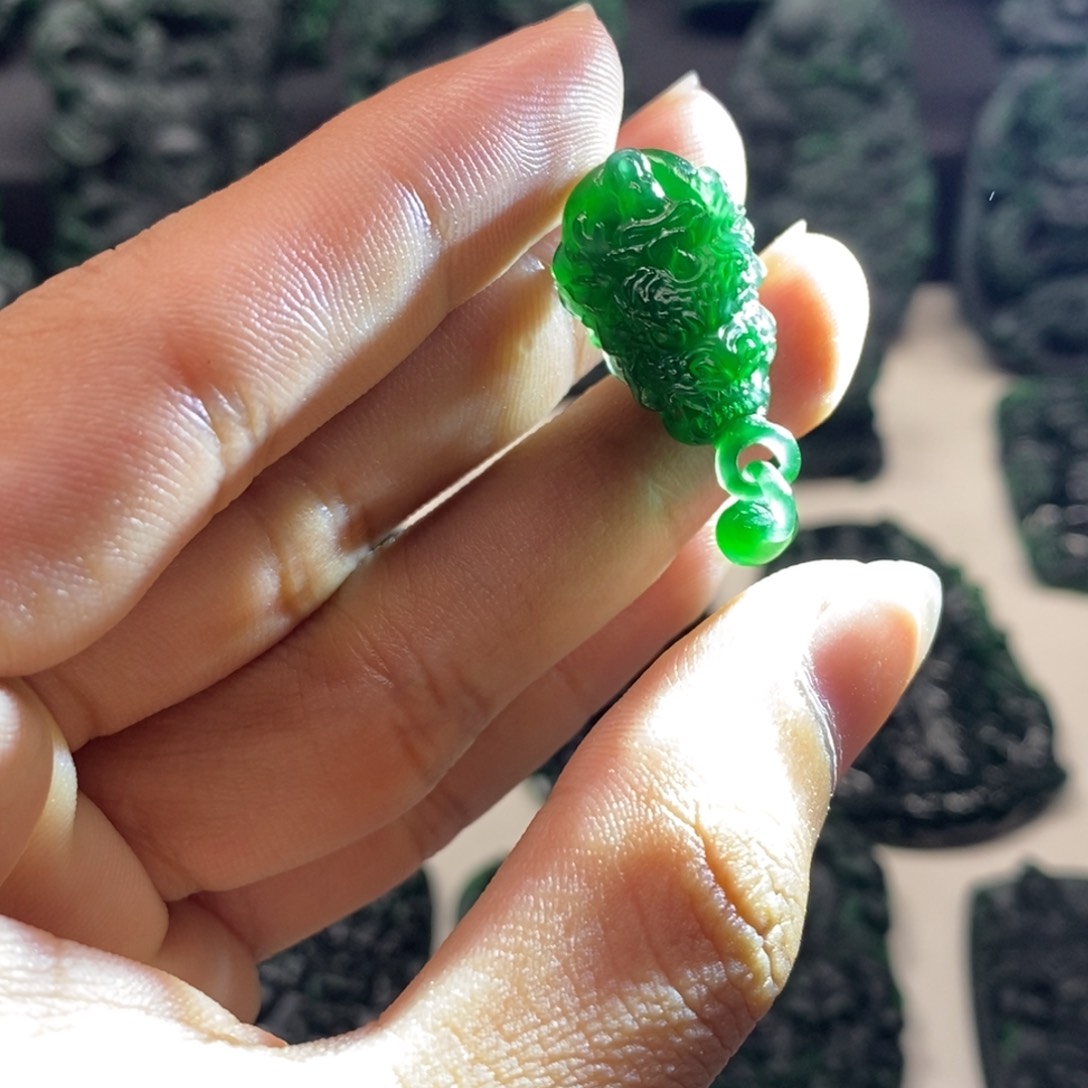 定制翡翠未镶嵌龙