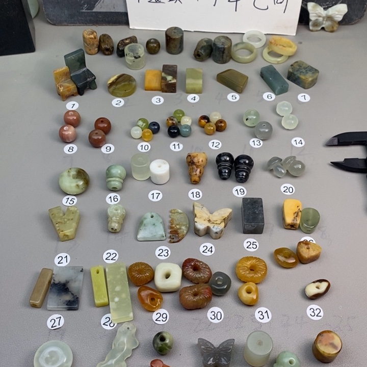 冷****蛇纹石玉未镶嵌文玩百搭配饰