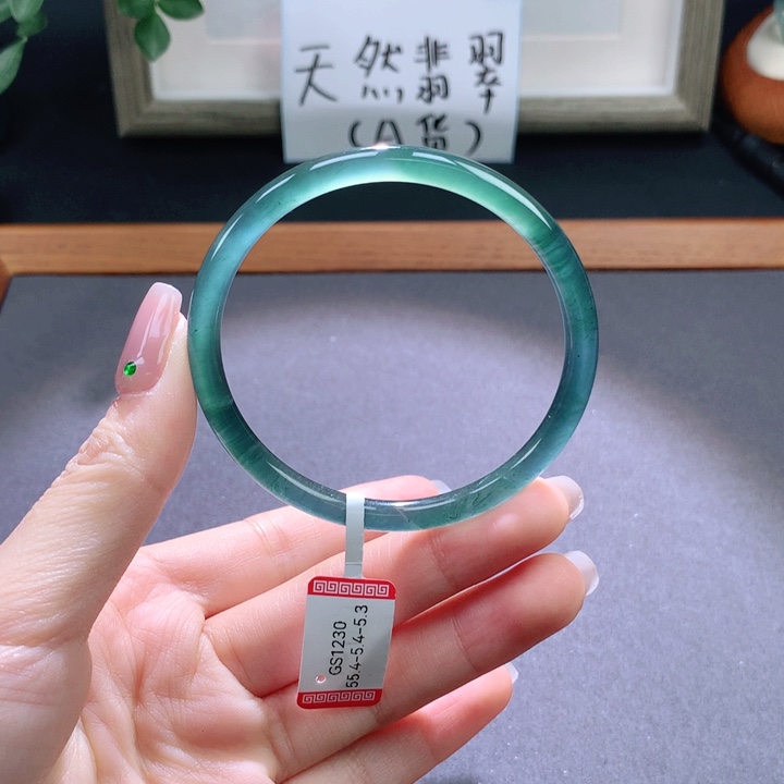 翡翠手镯未镶嵌天然翡翠手镯
