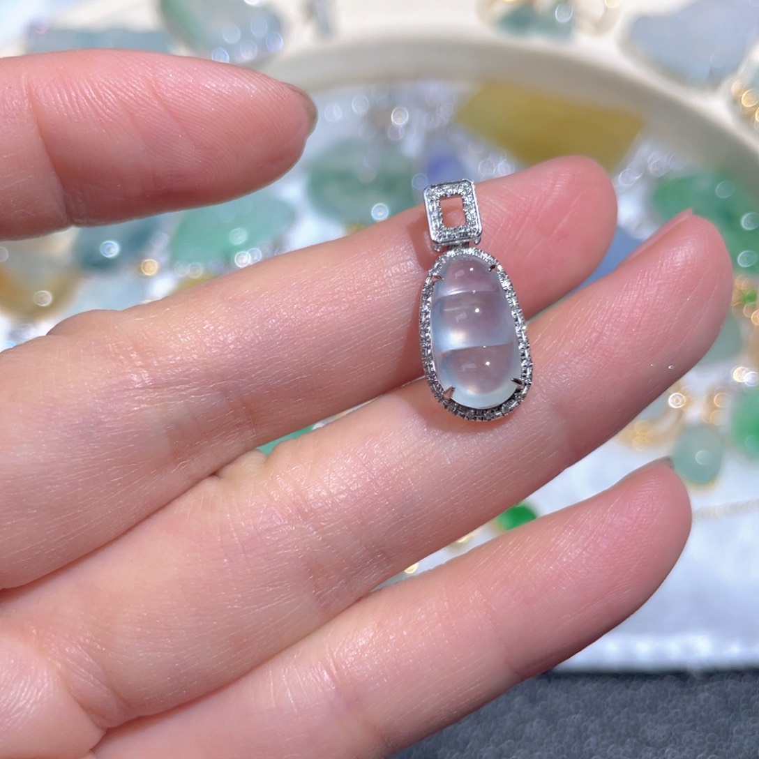 翡翠颈饰18K金镶嵌翡翠