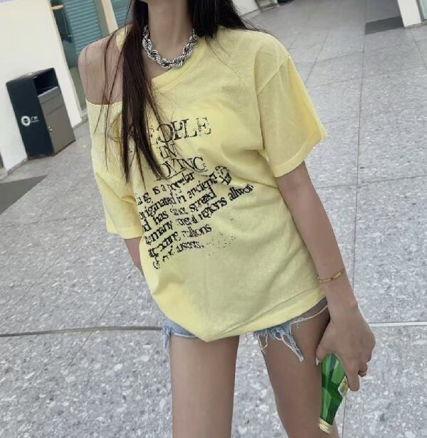 欧街-单肩吊带宽松字母上衣05172