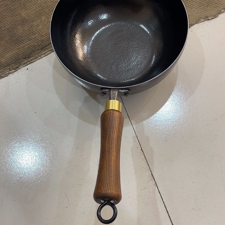 叁***L熟铁24奶锅微瑕特价不退换