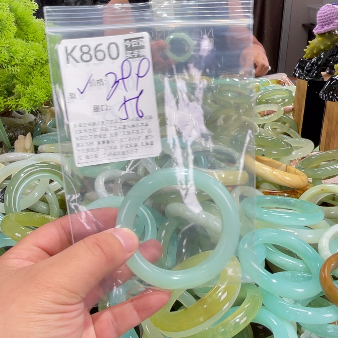 张***柱蛇纹石玉未镶嵌手镯