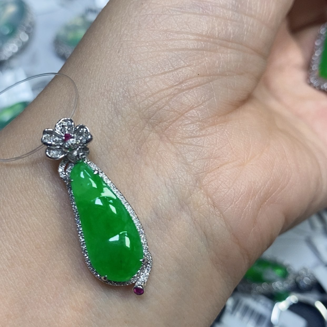 【闪购商品】颈饰18K金镶嵌翡翠欧**?吊坠