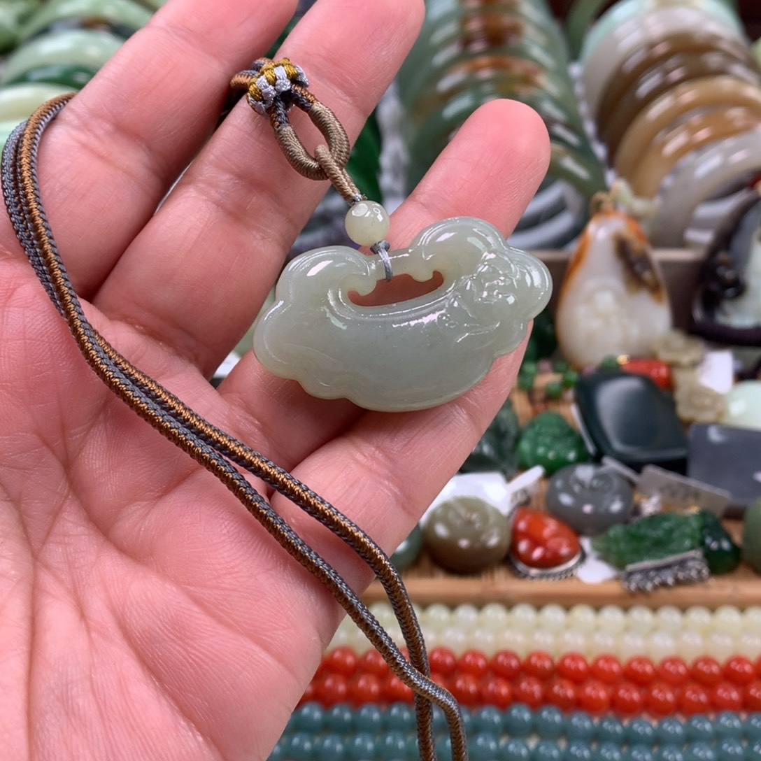 和田玉未镶嵌颈饰吊坠