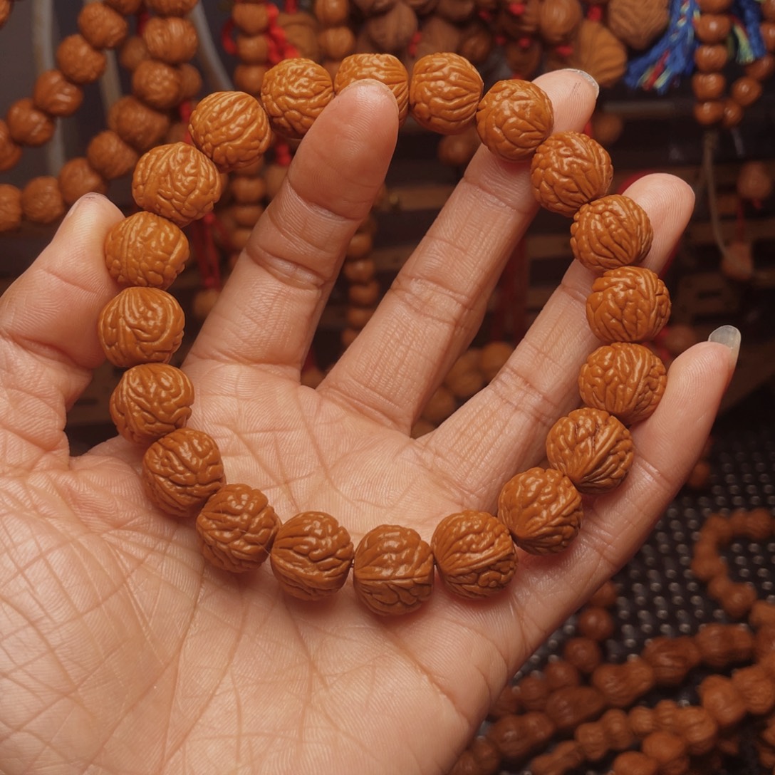 木质类龙纹桃枭挂件