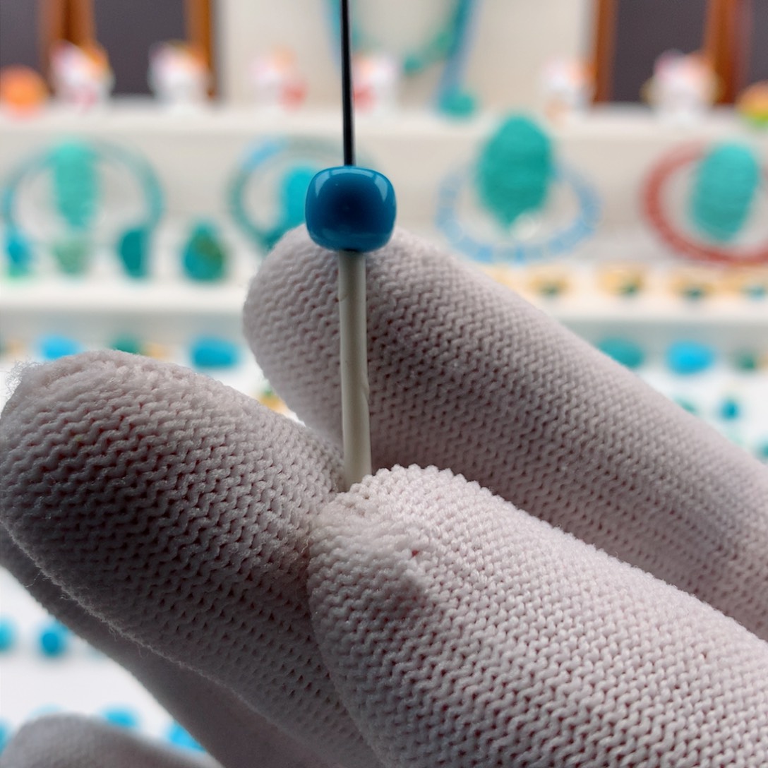 绿松石配饰未镶嵌?