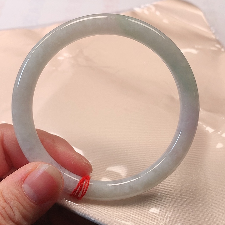 翡翠手镯未镶嵌翡翠083