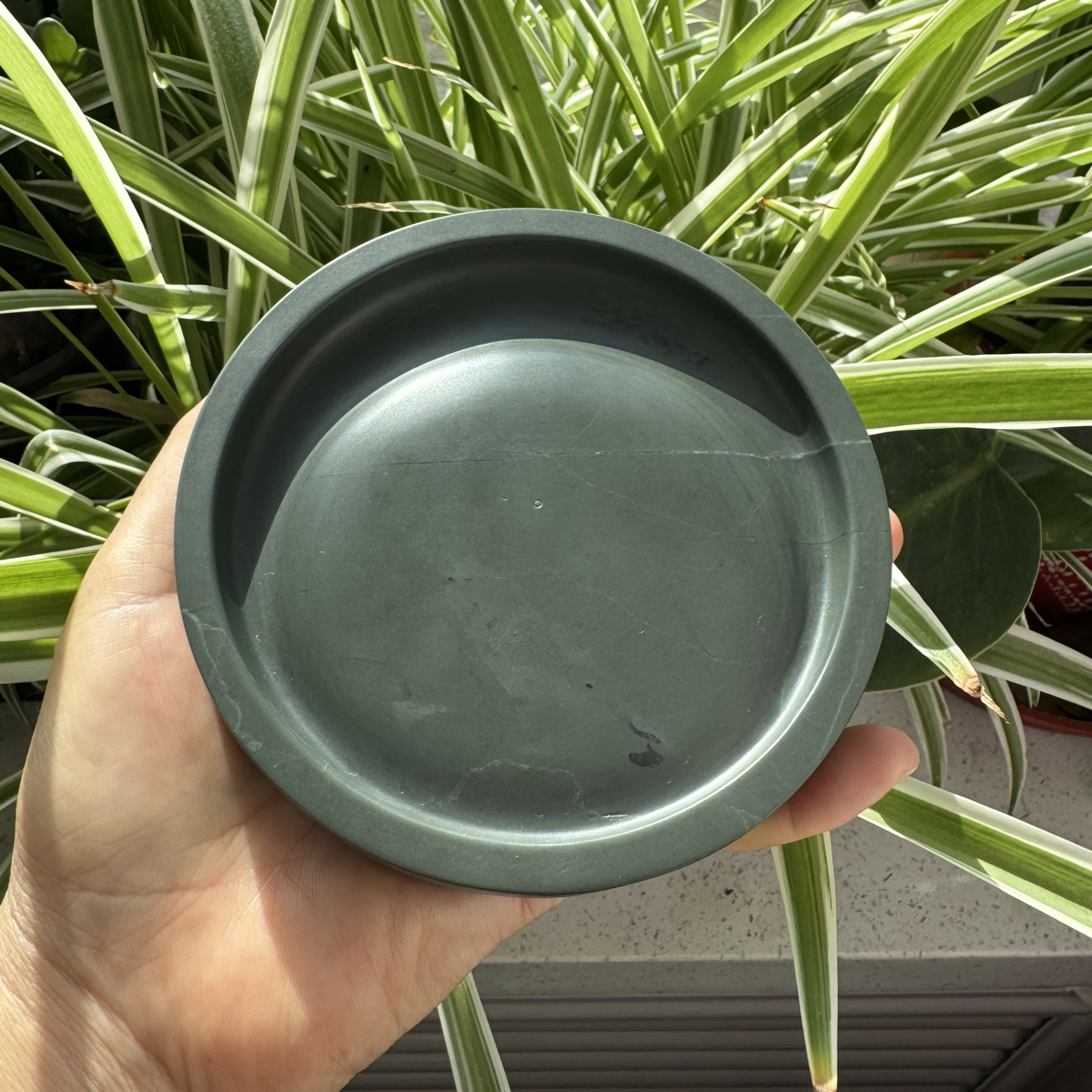 水泉老坑无纹月牙淌池砚尺寸：12*2*