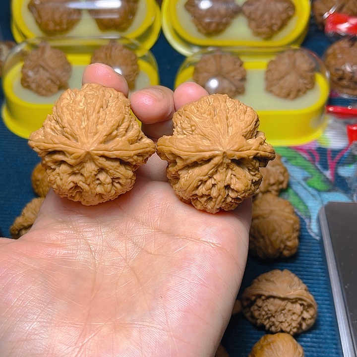 文玩核桃吊坠大粗筋