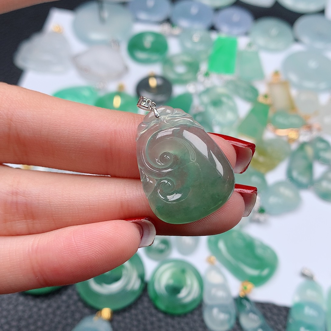 翡翠颈饰18K金镶嵌天然翡翠