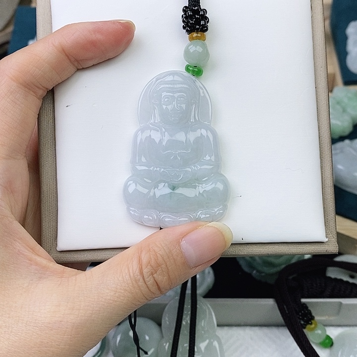翡翠未镶嵌颈饰观音