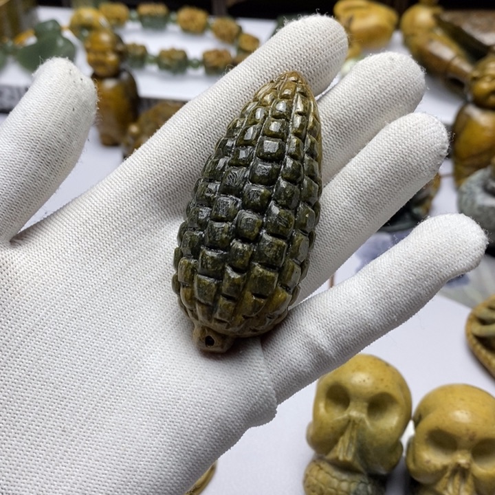 岫岩河磨玉（透闪石质玉）挂件未镶嵌