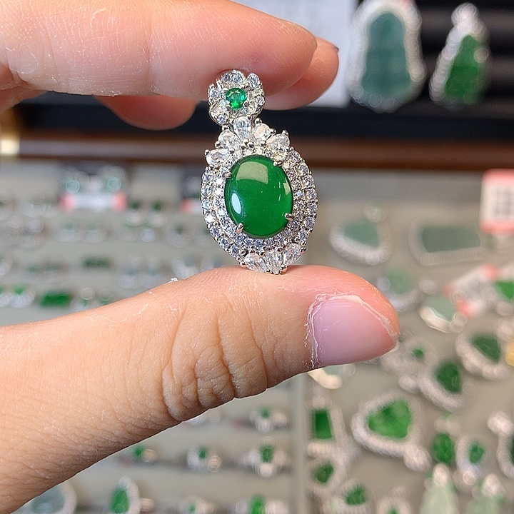 翡翠未镶嵌颈饰吊坠