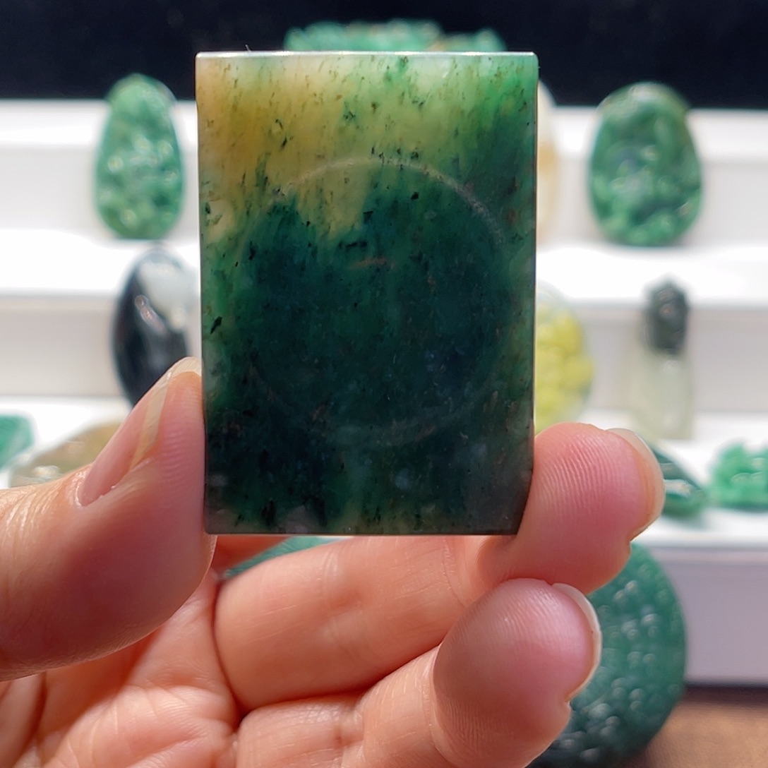 独山玉未镶嵌颈饰