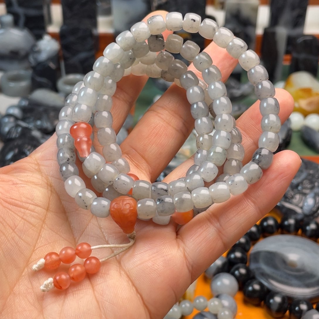 和田玉颈饰未镶嵌贝*