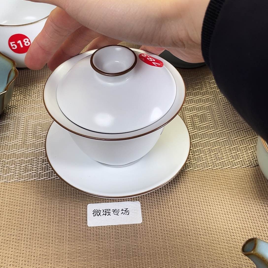 瓷片。。。。。。。。。。。。。。