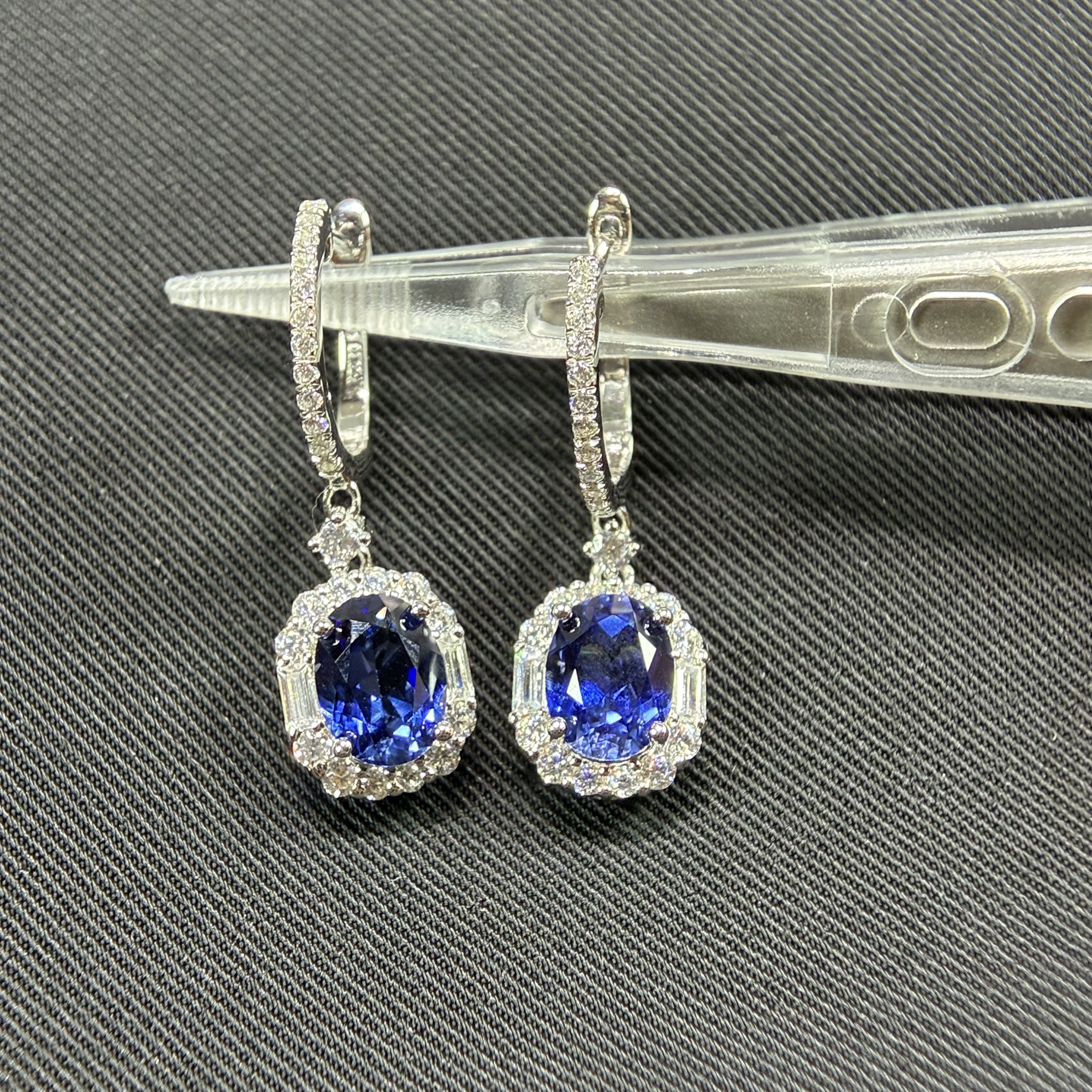 培育蓝宝石珍藏级皇家蓝精工银镀厚金耳钉-3009