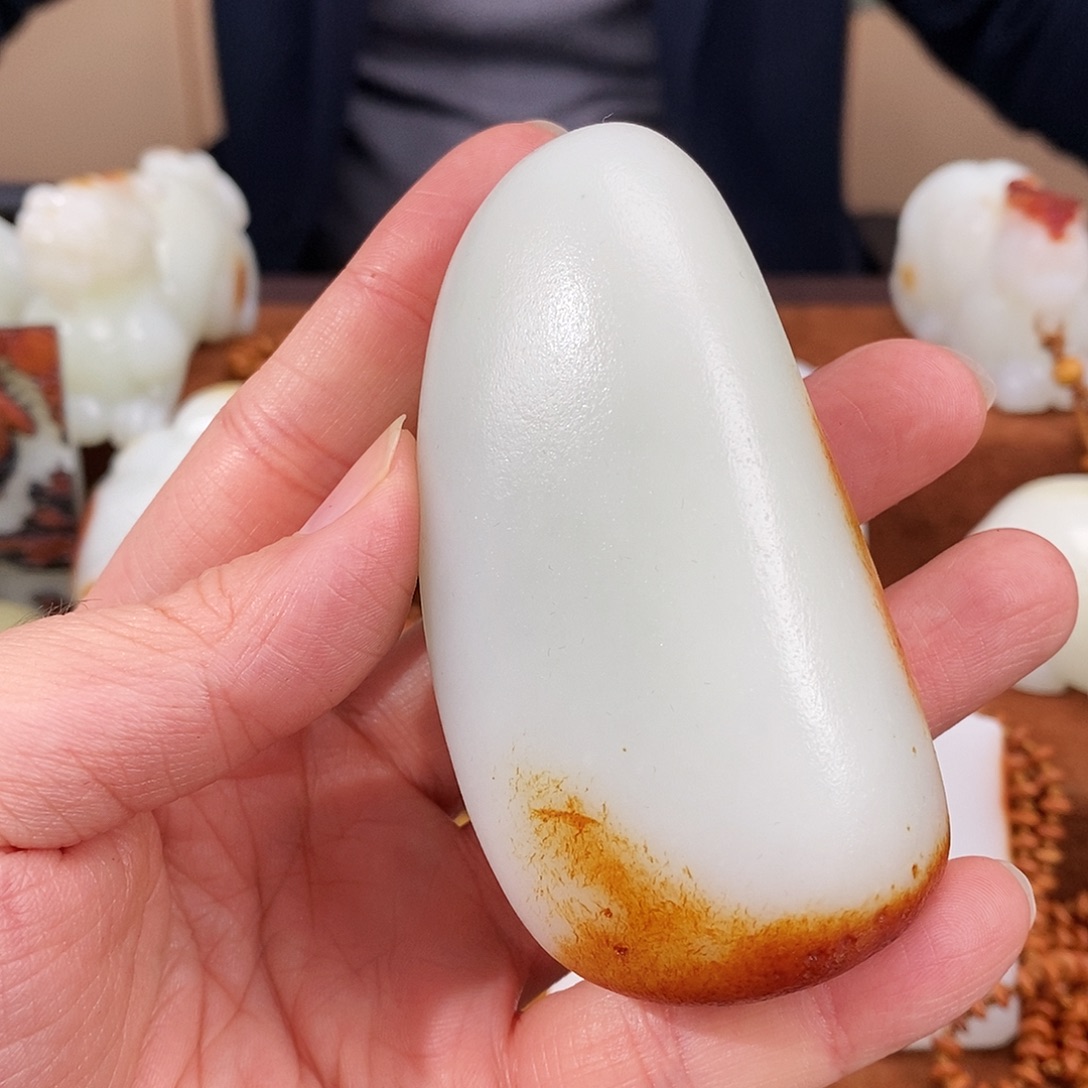 行***远和田玉未镶嵌颈饰